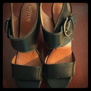 Walrus black platform sandals - NWOT!!  Size 10